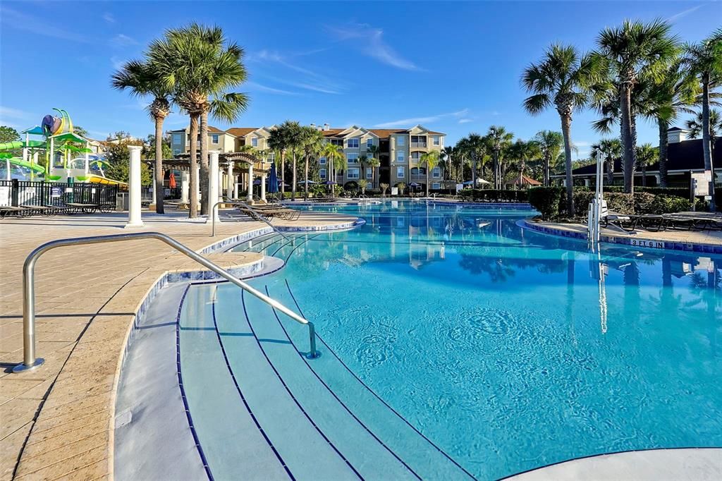 合同活跃: $725,000 (6 贝兹, 4 浴室, 2812 平方英尺)