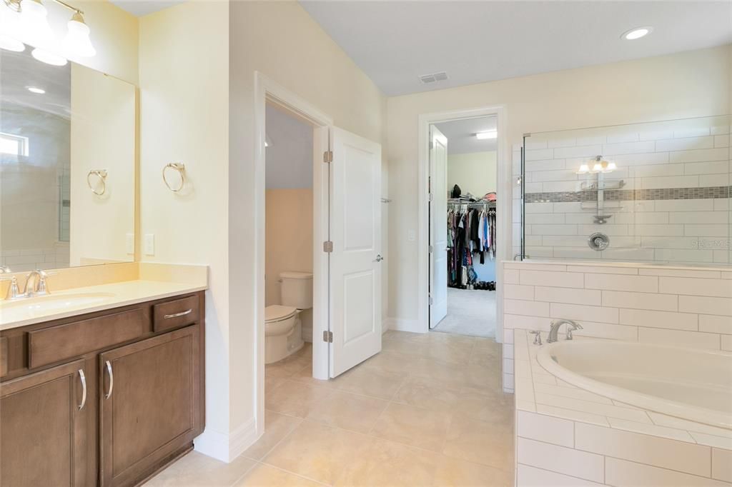 For Rent: $4,040 (4 beds, 3 baths, 2814 Square Feet)