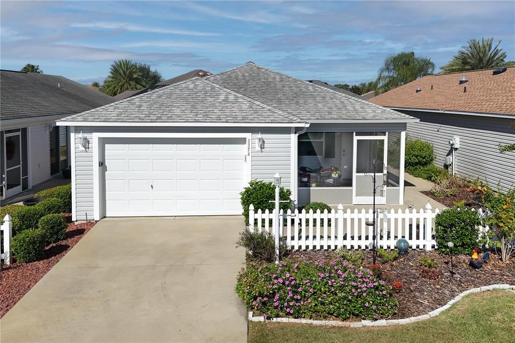 For Sale: $299,900 (2 beds, 2 baths, 1156 Square Feet)