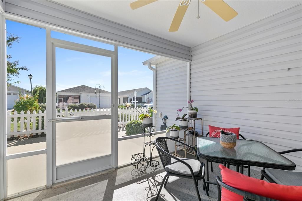 For Sale: $299,900 (2 beds, 2 baths, 1156 Square Feet)