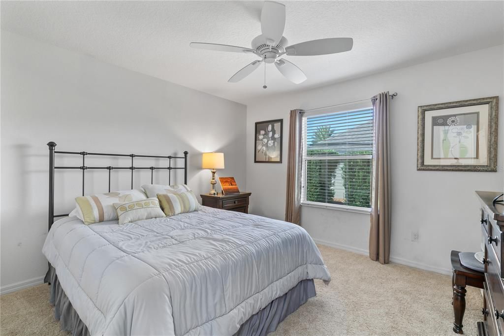 For Sale: $299,900 (2 beds, 2 baths, 1156 Square Feet)