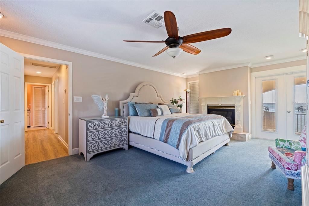 合同活跃: $1,747,000 (4 贝兹, 3 浴室, 2597 平方英尺)