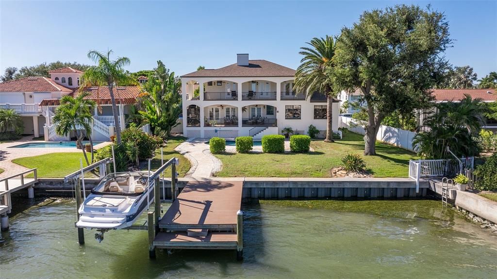 合同活跃: $1,747,000 (4 贝兹, 3 浴室, 2597 平方英尺)