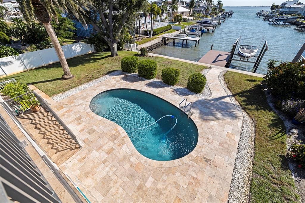 合同活跃: $1,747,000 (4 贝兹, 3 浴室, 2597 平方英尺)