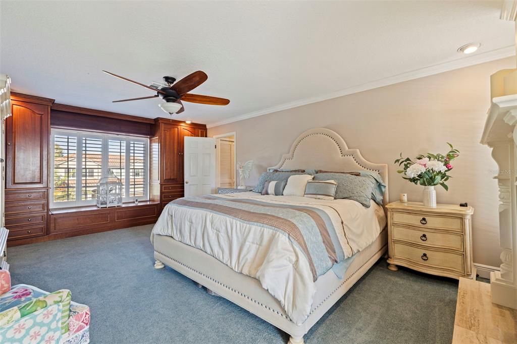 合同活跃: $1,747,000 (4 贝兹, 3 浴室, 2597 平方英尺)