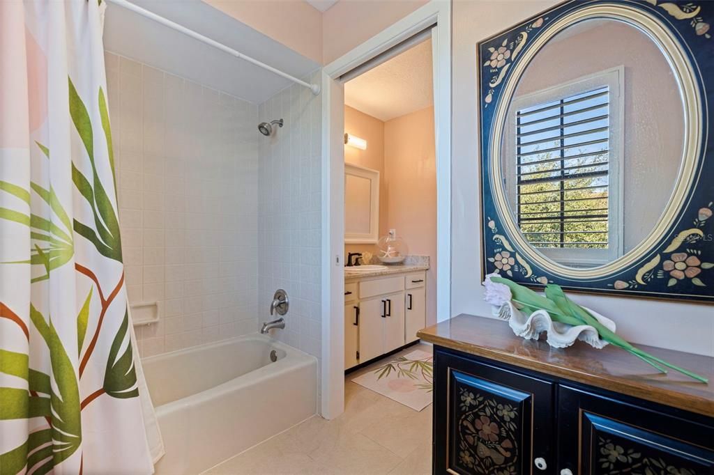 合同活跃: $1,747,000 (4 贝兹, 3 浴室, 2597 平方英尺)