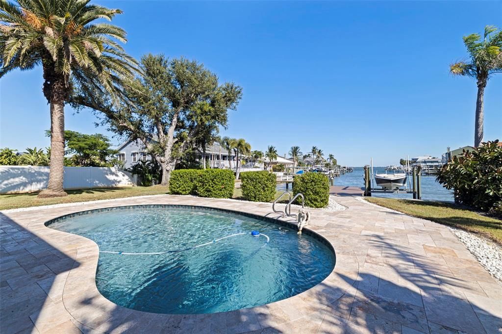 合同活跃: $1,747,000 (4 贝兹, 3 浴室, 2597 平方英尺)