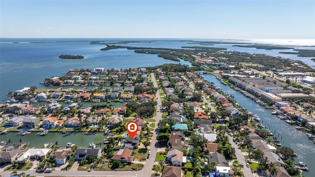 合同活跃: $1,747,000 (4 贝兹, 3 浴室, 2597 平方英尺)