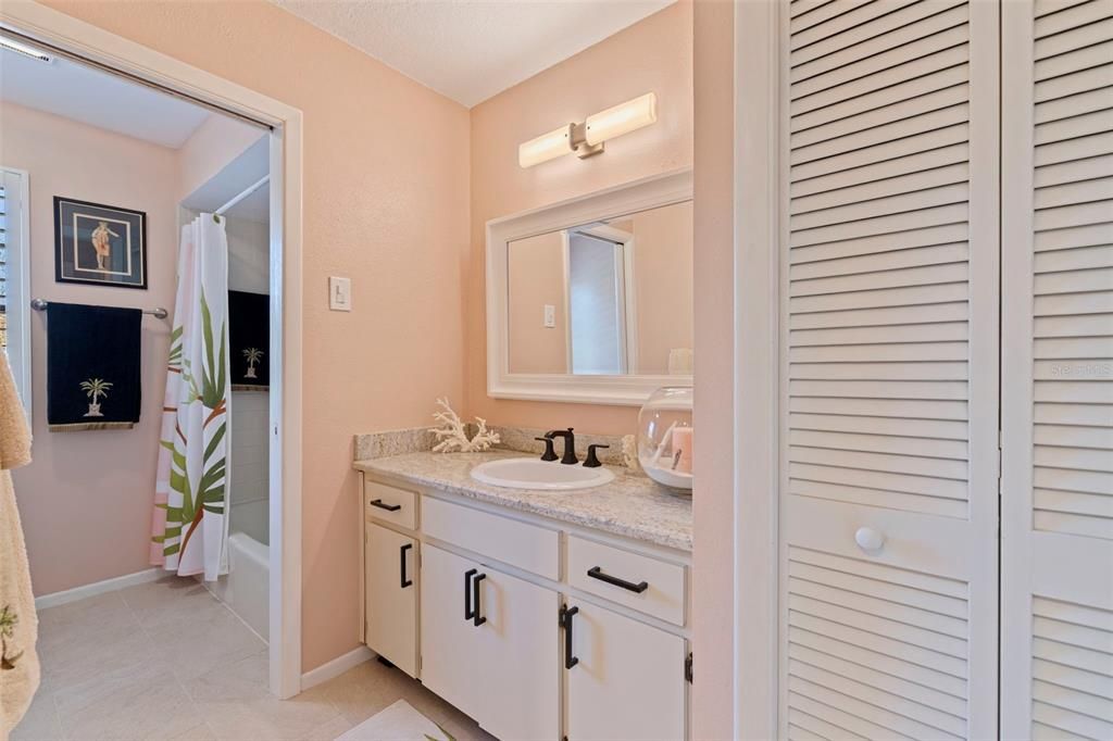 合同活跃: $1,747,000 (4 贝兹, 3 浴室, 2597 平方英尺)