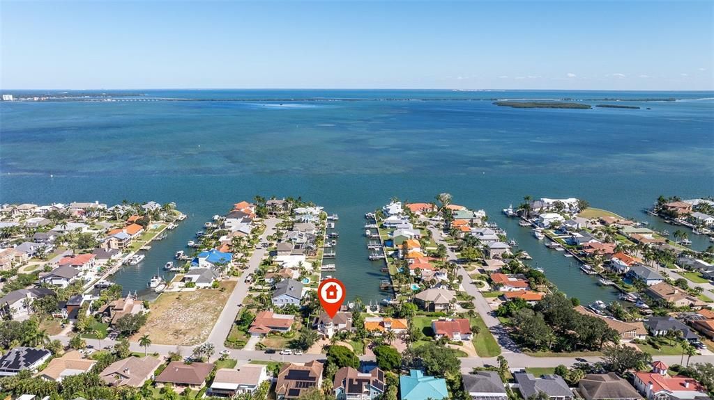 合同活跃: $1,747,000 (4 贝兹, 3 浴室, 2597 平方英尺)