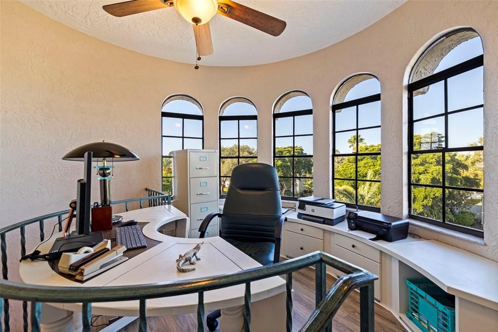 合同活跃: $1,747,000 (4 贝兹, 3 浴室, 2597 平方英尺)