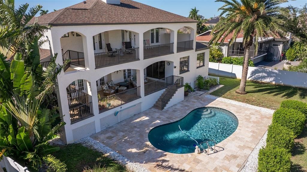 合同活跃: $1,747,000 (4 贝兹, 3 浴室, 2597 平方英尺)