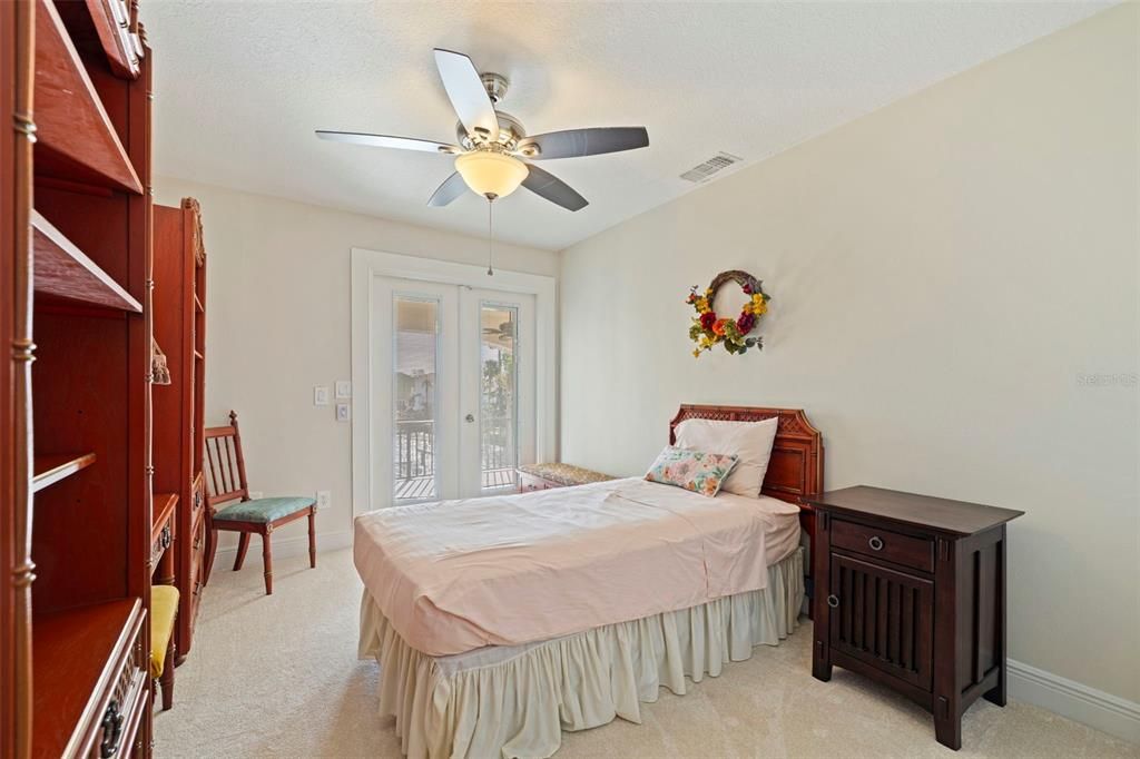 合同活跃: $1,747,000 (4 贝兹, 3 浴室, 2597 平方英尺)