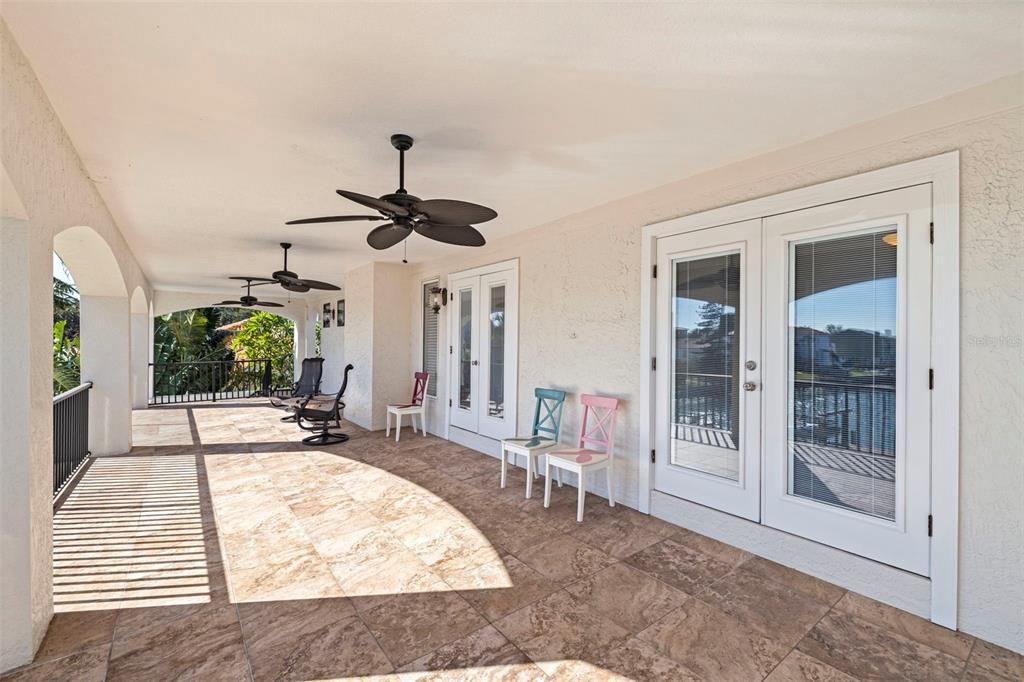 合同活跃: $1,747,000 (4 贝兹, 3 浴室, 2597 平方英尺)