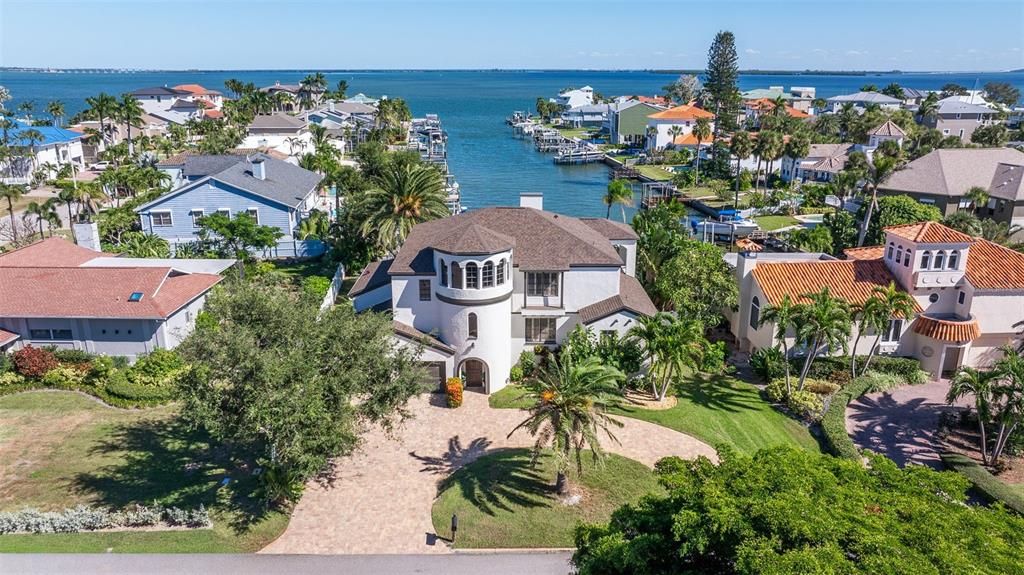 合同活跃: $1,747,000 (4 贝兹, 3 浴室, 2597 平方英尺)