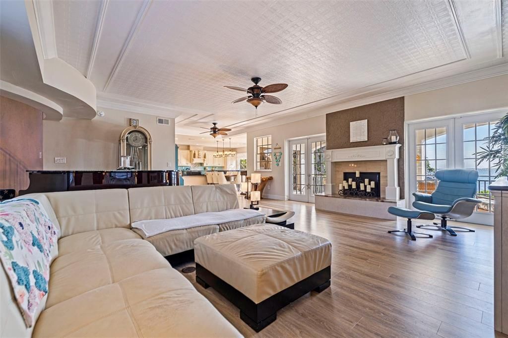 合同活跃: $1,747,000 (4 贝兹, 3 浴室, 2597 平方英尺)