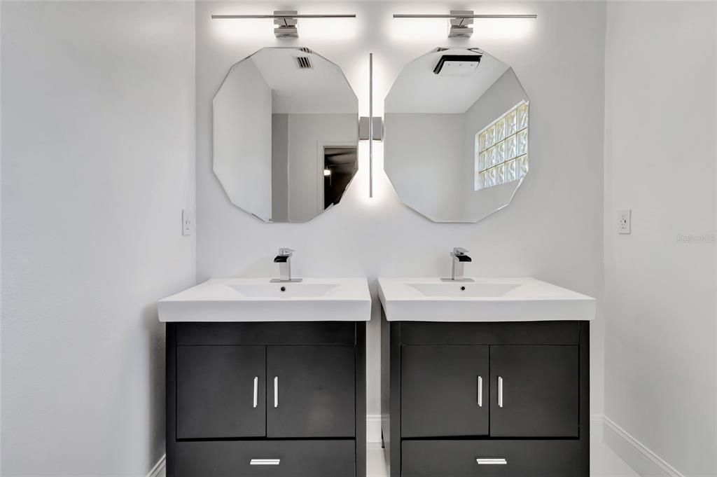 待售: $1,680,000 (4 贝兹, 4 浴室, 5169 平方英尺)