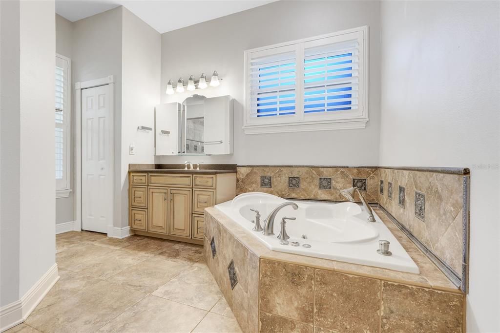 待售: $1,680,000 (4 贝兹, 4 浴室, 5169 平方英尺)