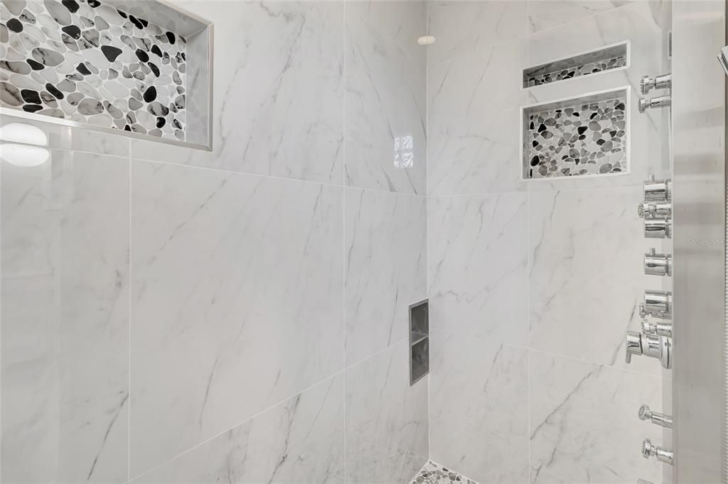 待售: $1,680,000 (4 贝兹, 4 浴室, 5169 平方英尺)