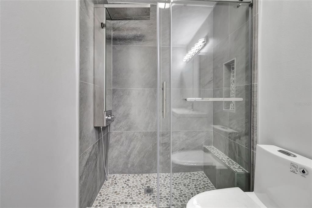 待售: $1,680,000 (4 贝兹, 4 浴室, 5169 平方英尺)