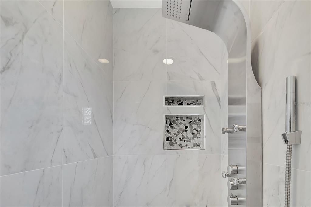 待售: $1,680,000 (4 贝兹, 4 浴室, 5169 平方英尺)