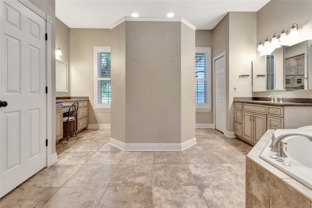 待售: $1,680,000 (4 贝兹, 4 浴室, 5169 平方英尺)