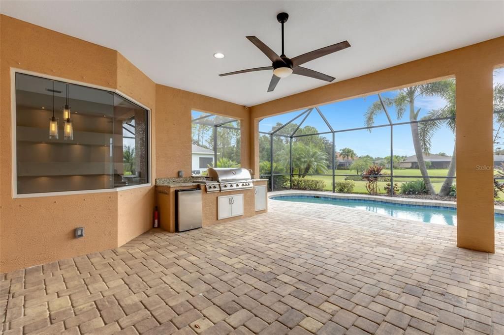 合同活跃: $749,900 (3 贝兹, 2 浴室, 2406 平方英尺)