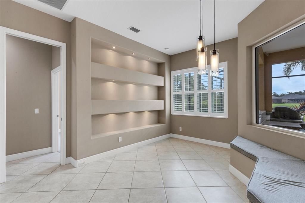 合同活跃: $749,900 (3 贝兹, 2 浴室, 2406 平方英尺)