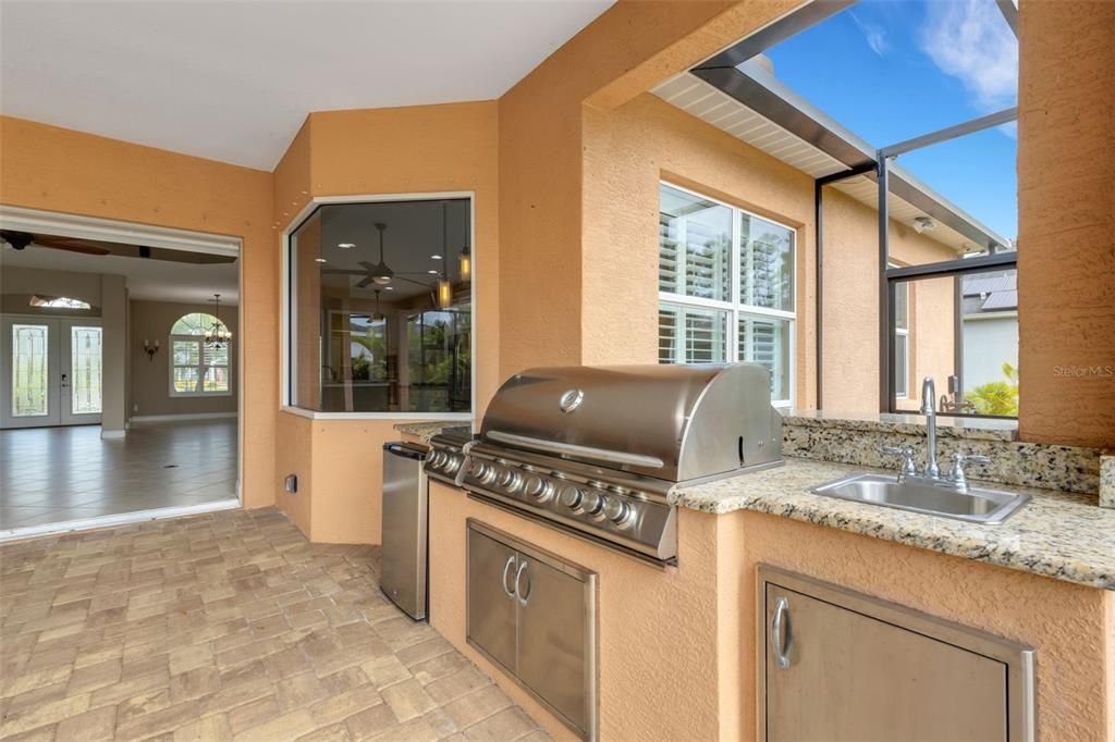 合同活跃: $749,900 (3 贝兹, 2 浴室, 2406 平方英尺)