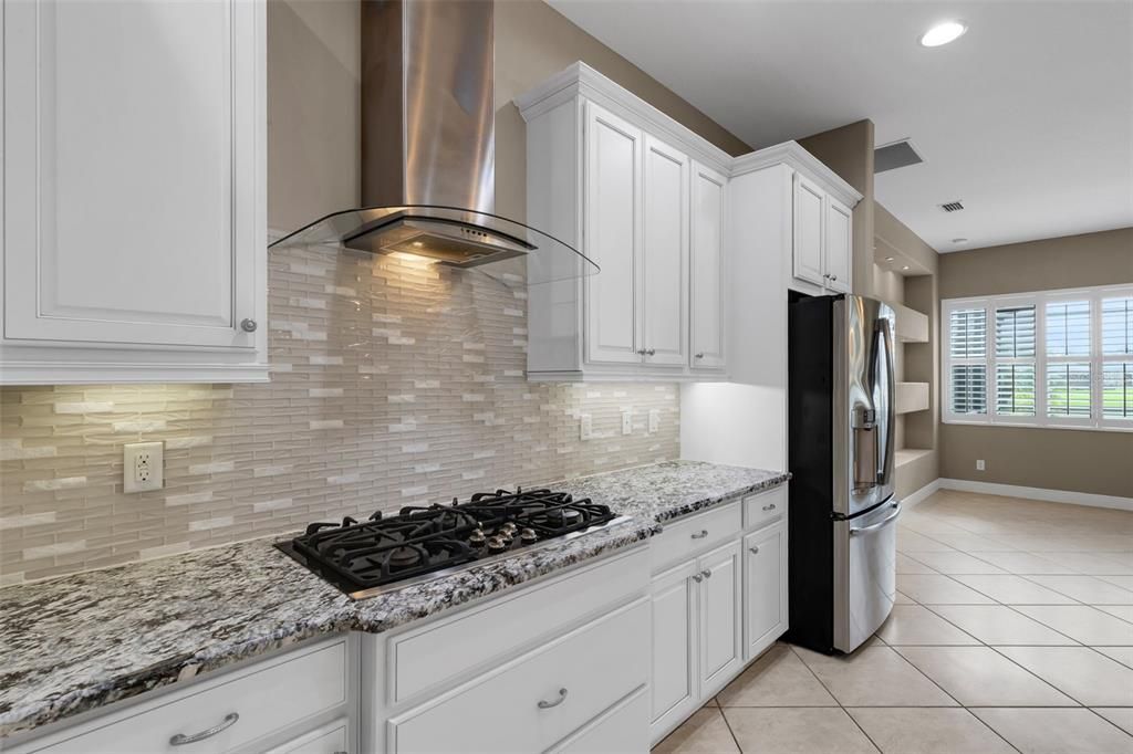 合同活跃: $749,900 (3 贝兹, 2 浴室, 2406 平方英尺)