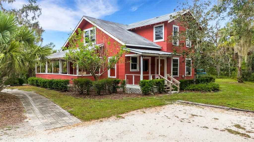 合同活跃: $749,900 (3 贝兹, 2 浴室, 2406 平方英尺)