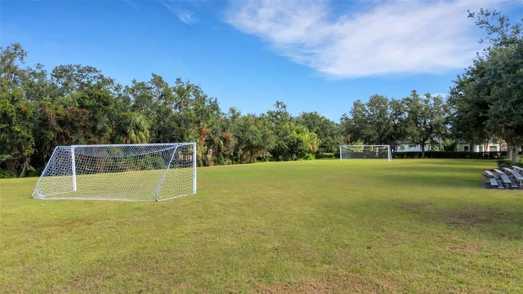 合同活跃: $749,900 (3 贝兹, 2 浴室, 2406 平方英尺)