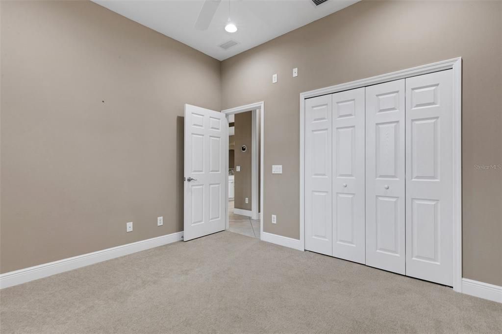 合同活跃: $749,900 (3 贝兹, 2 浴室, 2406 平方英尺)