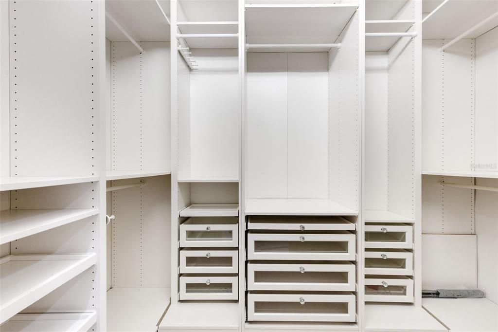 合同活跃: $749,900 (3 贝兹, 2 浴室, 2406 平方英尺)