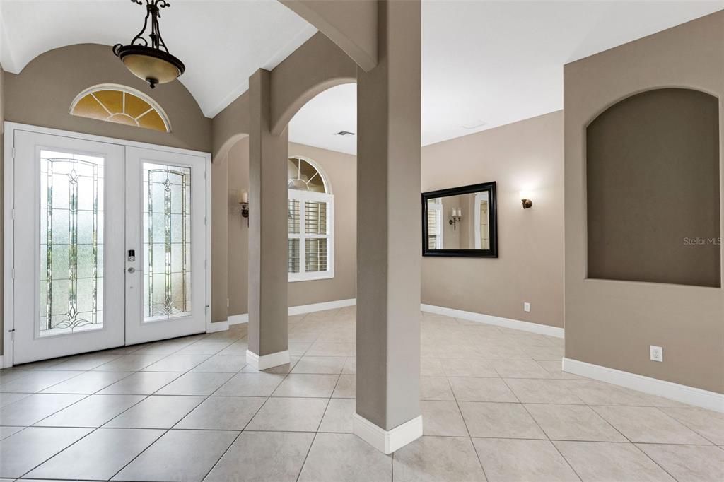 合同活跃: $749,900 (3 贝兹, 2 浴室, 2406 平方英尺)