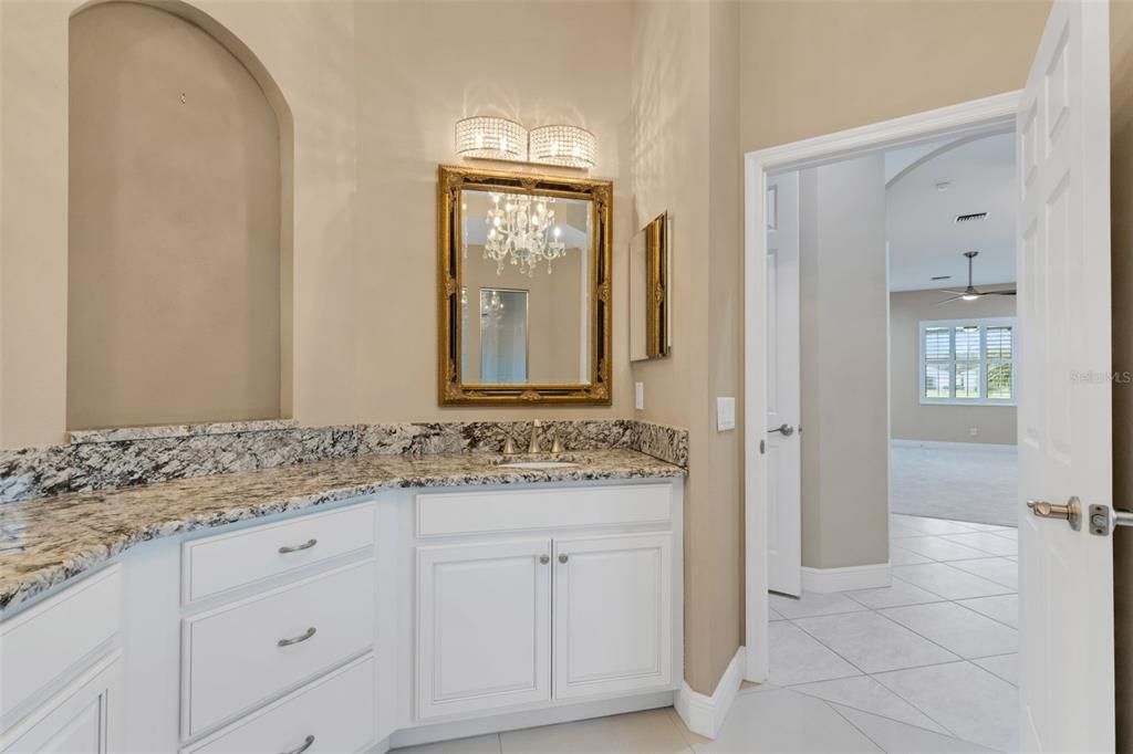 合同活跃: $749,900 (3 贝兹, 2 浴室, 2406 平方英尺)