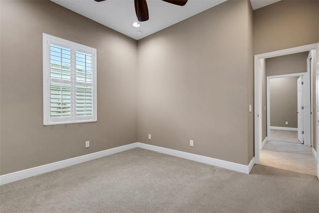 合同活跃: $749,900 (3 贝兹, 2 浴室, 2406 平方英尺)