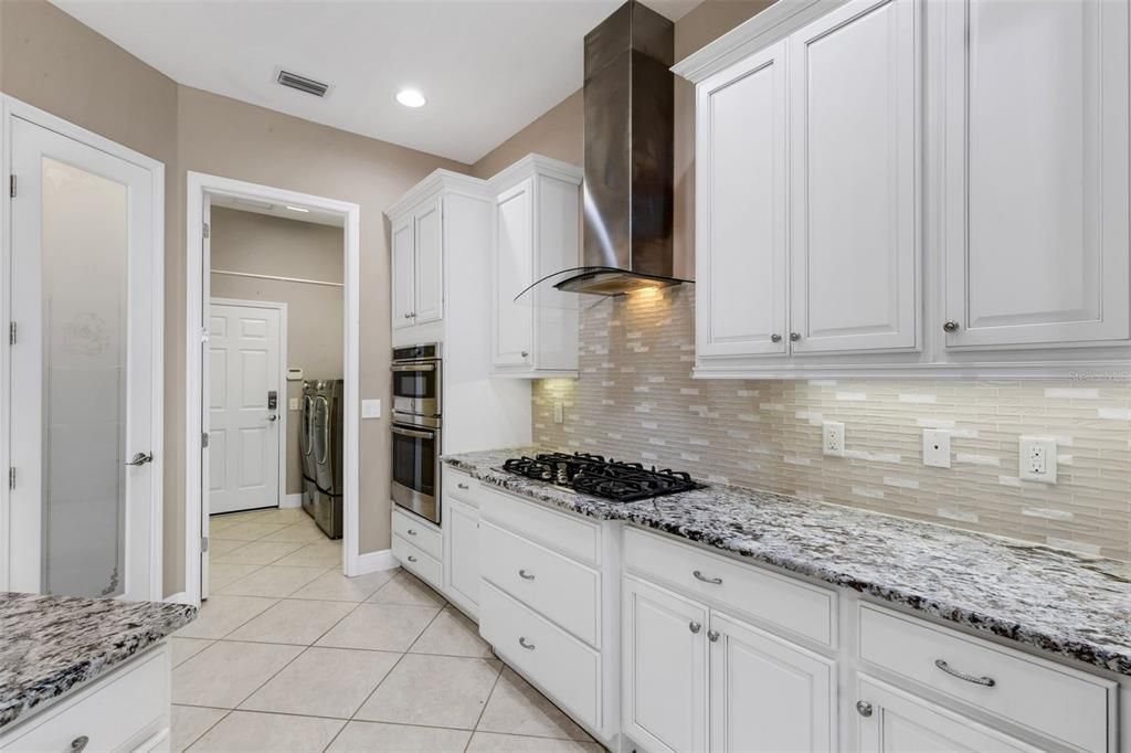 合同活跃: $749,900 (3 贝兹, 2 浴室, 2406 平方英尺)