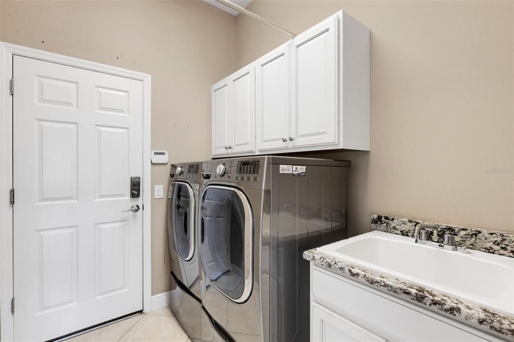 合同活跃: $749,900 (3 贝兹, 2 浴室, 2406 平方英尺)