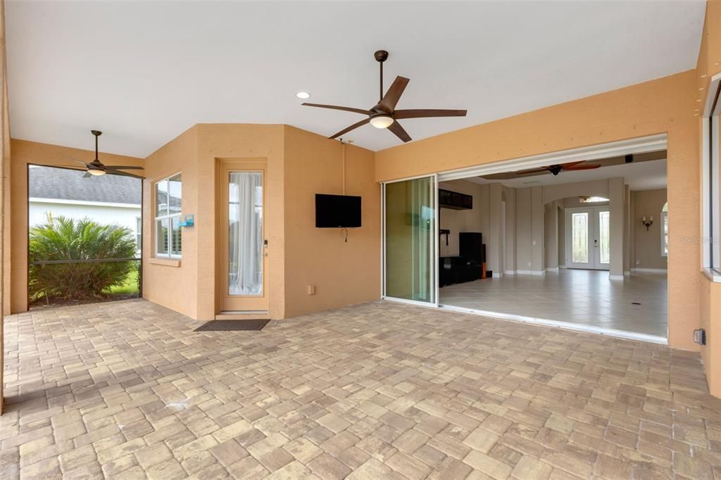 合同活跃: $749,900 (3 贝兹, 2 浴室, 2406 平方英尺)