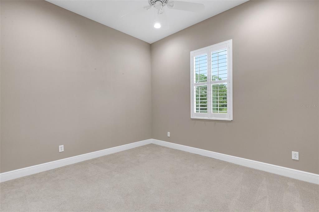 合同活跃: $749,900 (3 贝兹, 2 浴室, 2406 平方英尺)