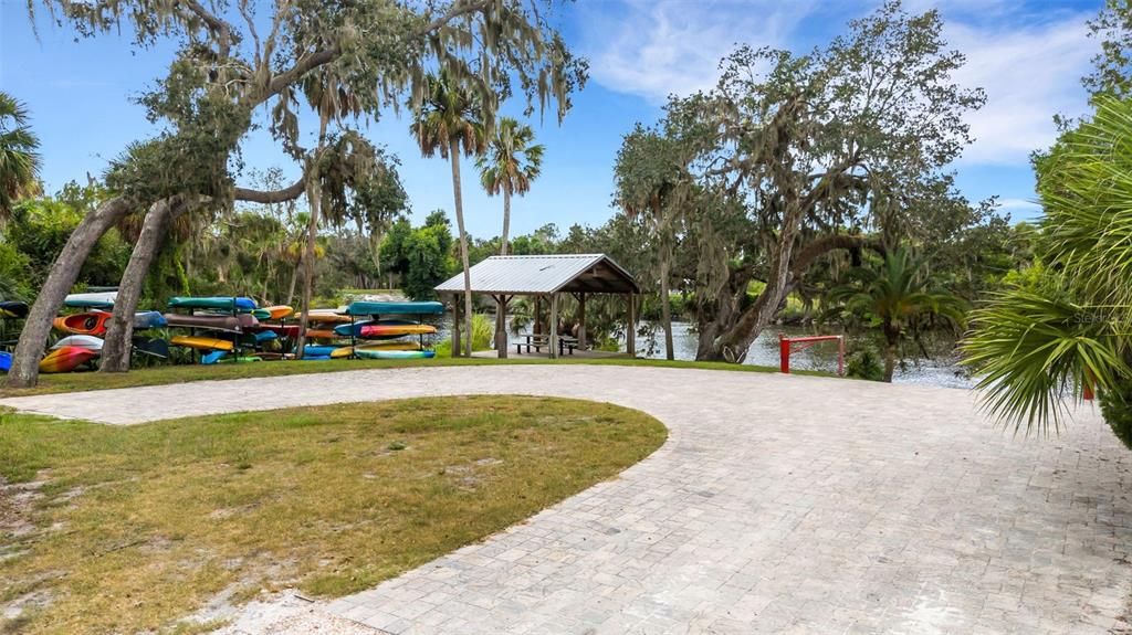 合同活跃: $749,900 (3 贝兹, 2 浴室, 2406 平方英尺)