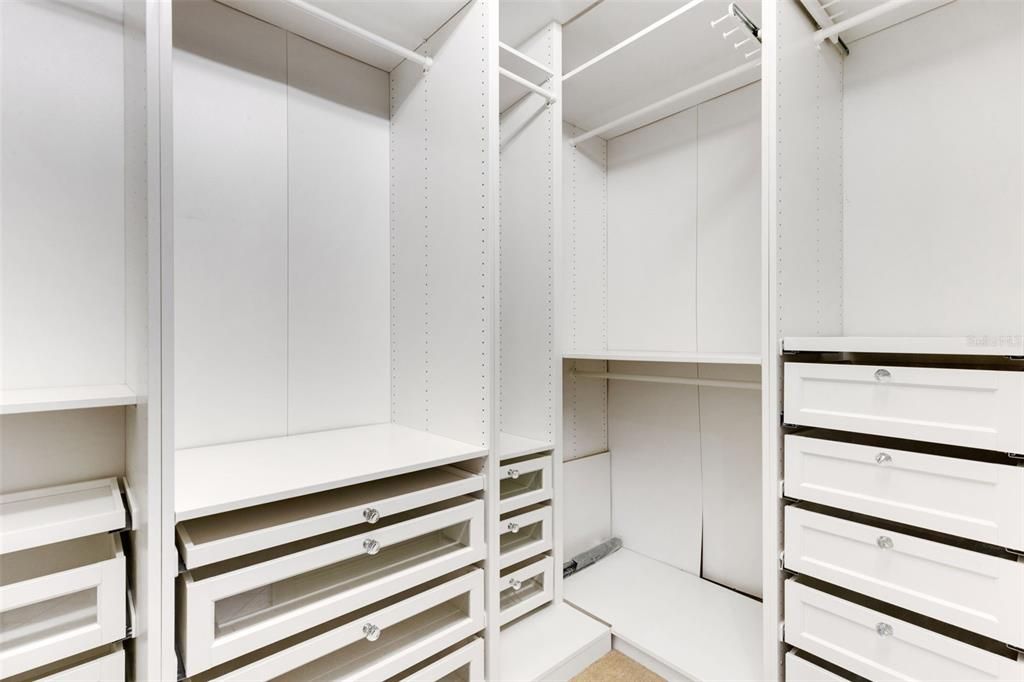 合同活跃: $749,900 (3 贝兹, 2 浴室, 2406 平方英尺)