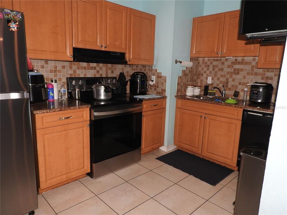 Active With Contract: $399,900 (5 beds, 5 baths, 1754 Square Feet)