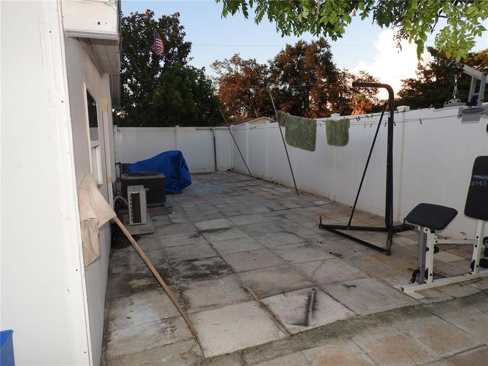 Active With Contract: $399,900 (5 beds, 5 baths, 1754 Square Feet)