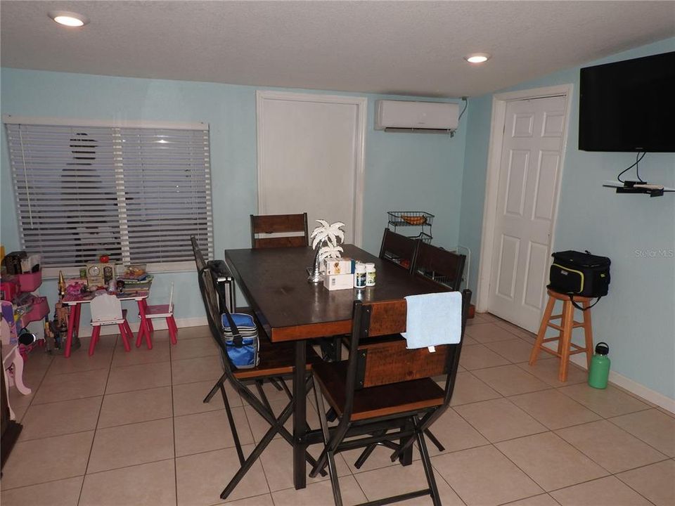 Active With Contract: $399,900 (5 beds, 5 baths, 1754 Square Feet)