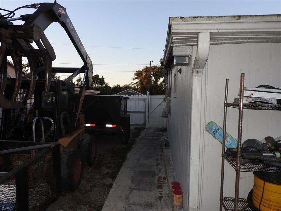 Active With Contract: $399,900 (5 beds, 5 baths, 1754 Square Feet)