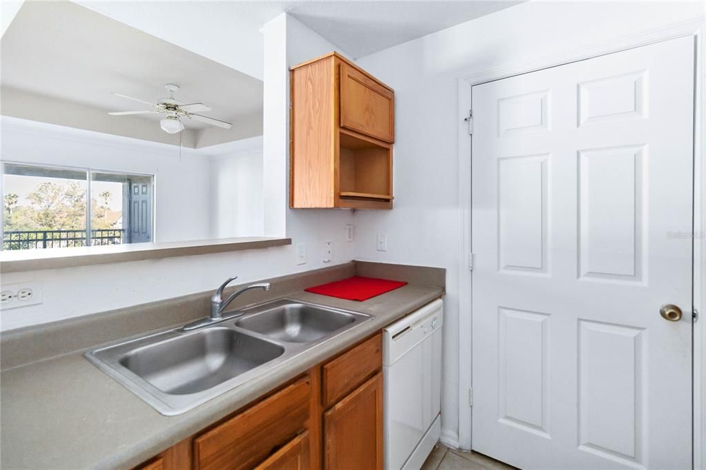 На продажу: $160,000 (1 спален, 1 ванн, 768 Квадратных фут)