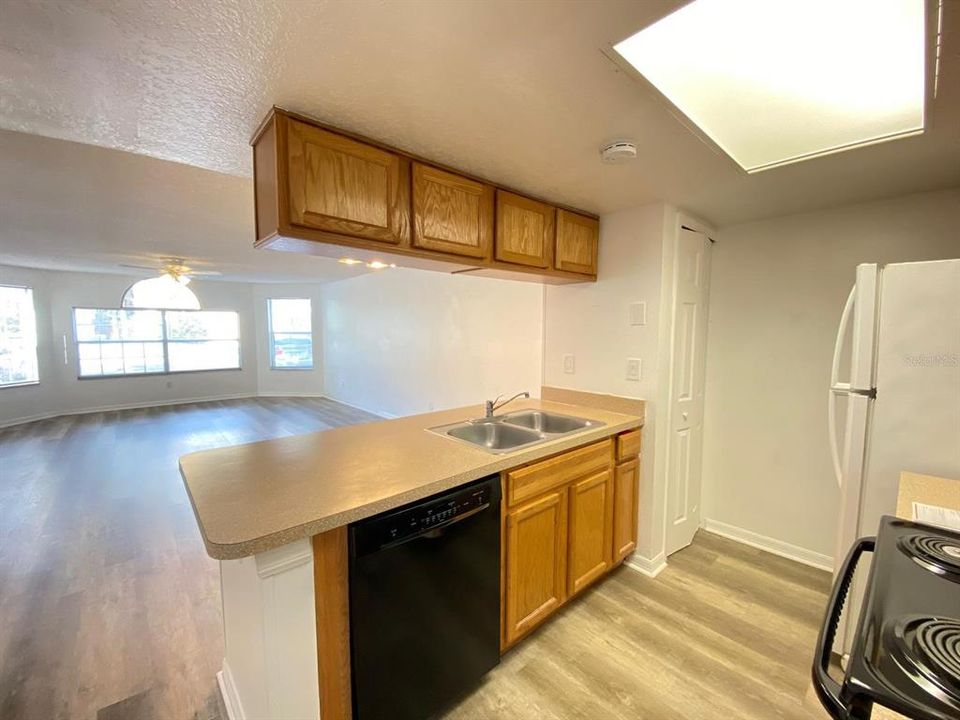 В аренду: $1,650 (3 спален, 2 ванн, 1287 Квадратных фут)