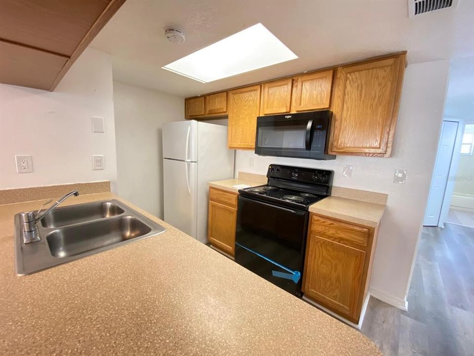 В аренду: $1,650 (3 спален, 2 ванн, 1287 Квадратных фут)